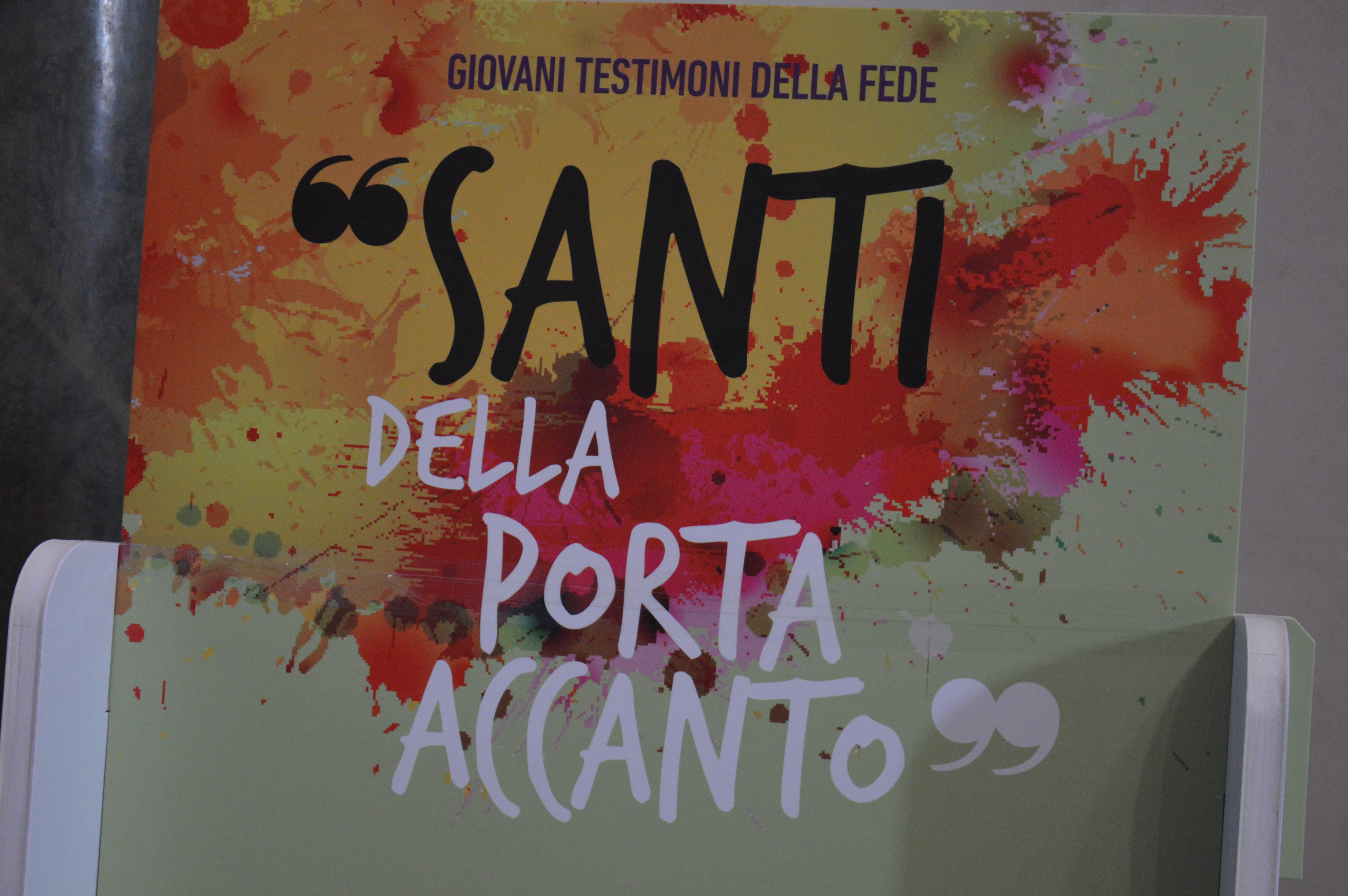 Santi della porta accanto: una mostra che non lascia indifferenti